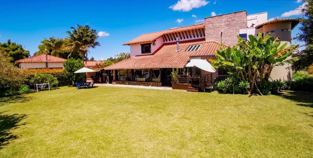 Casa en Llanogrande - 4 alcobas, 430 m² construidos — foto 4