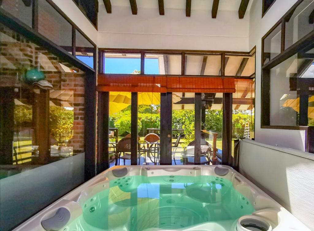 Casa en Llanogrande - 4 alcobas, 430 m² construidos — foto 11
